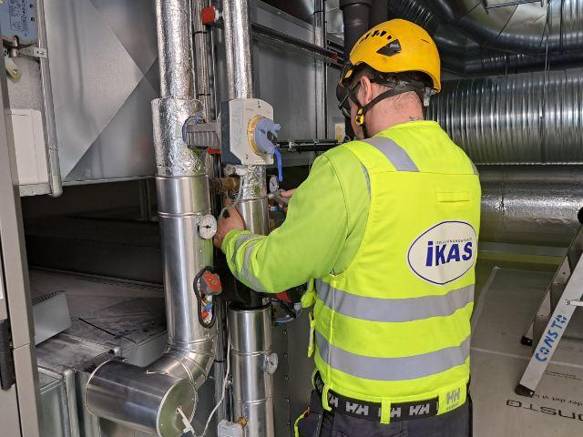 Mantlingsarbeid på teknisk rom på nye Hammerfest sykehus